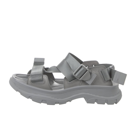 Alexander McQueenTread flat sandals